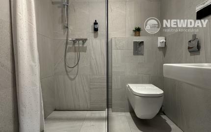 NEWDAY | NA PREDAJ 2-izbový apartmán + KK (39,3 m2) + lodžia 8,9 m2 | Jánsky rezort - Liptovský Ján