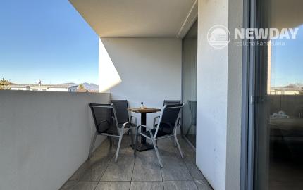 NEWDAY | NA PREDAJ 2-izbový apartmán + KK (39,3 m2) + lodžia 8,9 m2 | Jánsky rezort - Liptovský Ján