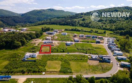 NA PREDAJ stavebný pozemok pre rodinný dom (komplet inžinierske siete) - Nová Dubnica, Medové lúky, Hrušková ulica - 720 m2