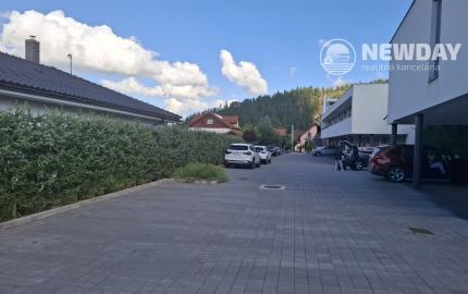 NEWDAY | NA PREDAJ 2-izbový apartmán + KK (39,3 m2) + lodžia 8,9 m2 | Jánsky rezort - Liptovský Ján