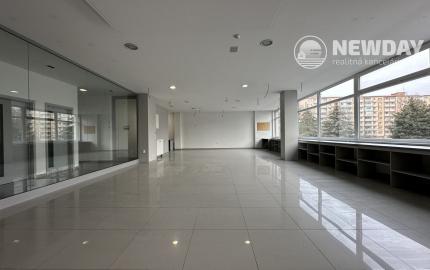 NA PRENÁJOM ZREKONŠTRUOVANÝ obchodný priestor pre kancelárie či prevádzku, Nová Dubnica - 124-150 m2