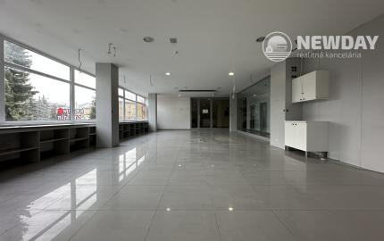 NA PRENÁJOM ZREKONŠTRUOVANÝ obchodný priestor pre kancelárie či prevádzku, Nová Dubnica - 124-150 m2