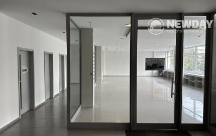NA PRENÁJOM ZREKONŠTRUOVANÝ obchodný priestor pre kancelárie či prevádzku, Nová Dubnica - 124-150 m2