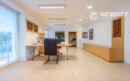 NEWDAY | NA PRENÁJOM rodinný dom na podnikanie | 117 m2 kancelárie, 29 m2 sklad | 505 m2 pozemok | Bezručova - Trenčín