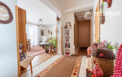 NEWDAY | NA PREDAJ priestranný 5-izbový podpivničený rodinný dom | 265 m2 úžitková plocha | 409 m2 pozemok | A. Sládkoviča - Nová Dubnica