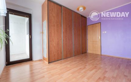 NEWDAY | NA PREDAJ priestranný 5-izbový podpivničený rodinný dom | 265 m2 úžitková plocha | 409 m2 pozemok | A. Sládkoviča - Nová Dubnica