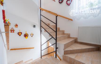 NEWDAY | NA PREDAJ priestranný 5-izbový podpivničený rodinný dom | 265 m2 úžitková plocha | 409 m2 pozemok | A. Sládkoviča - Nová Dubnica