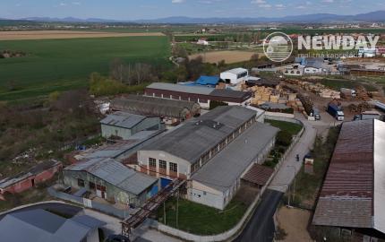 NEWDAY | NA PREDAJ funkčný a udržiavaný výrobný areál | 2400 m2 vnútorná rozloha | 5500 m2 pozemok | Priemyselný park – Bošany