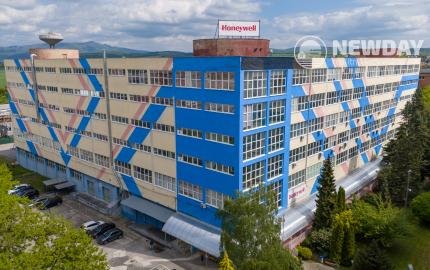 !!! AKCIOVÁ CENA - UŽ OD 3,90 EUR / M2 | NA PRENÁJOM funkčné obchodné / kancelárske priestory rôznej metráže | industriálny park na Nitrianskej ceste - Partizánske