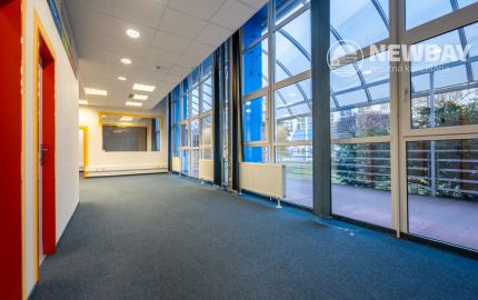 !!! AKCIOVÁ CENA - UŽ OD 3,90 EUR / M2 | NA PRENÁJOM funkčné obchodné / kancelárske priestory rôznej metráže | industriálny park na Nitrianskej ceste - Partizánske