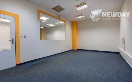 !!! AKCIOVÁ CENA - UŽ OD 3,90 EUR / M2 | NA PRENÁJOM funkčné obchodné / kancelárske priestory rôznej metráže | industriálny park na Nitrianskej ceste - Partizánske