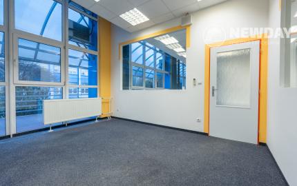 !!! AKCIOVÁ CENA - UŽ OD 3,90 EUR / M2 | NA PRENÁJOM funkčné obchodné / kancelárske priestory rôznej metráže | industriálny park na Nitrianskej ceste - Partizánske