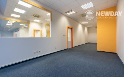 !!! AKCIOVÁ CENA - UŽ OD 3,90 EUR / M2 | NA PRENÁJOM funkčné obchodné / kancelárske priestory rôznej metráže | industriálny park na Nitrianskej ceste - Partizánske