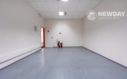 !!! AKCIOVÁ CENA - UŽ OD 3,90 EUR / M2 | NA PRENÁJOM funkčné obchodné / kancelárske priestory rôznej metráže | industriálny park na Nitrianskej ceste - Partizánske