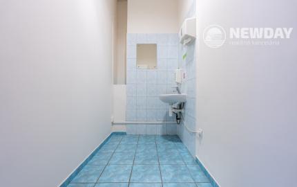 !!! AKCIOVÁ CENA - UŽ OD 3,90 EUR / M2 | NA PRENÁJOM funkčné obchodné / kancelárske priestory rôznej metráže | industriálny park na Nitrianskej ceste - Partizánske