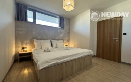 NEWDAY | NA PREDAJ 2-izbový apartmán + KK (39,3 m2) + lodžia 8,9 m2 | Jánsky rezort - Liptovský Ján