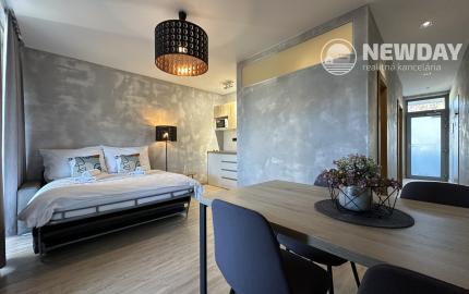 NEWDAY | NA PREDAJ 2-izbový apartmán + KK (39,3 m2) + lodžia 8,9 m2 | Jánsky rezort - Liptovský Ján