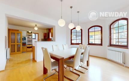 NEWDAY | NA PREDAJ 25-ročný rodinný dom s 2 bytovými jednotkami | 358 m2 úžitková plocha | 420 m2 pozemok | Partizánska - Trenčianske Teplice