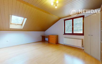 NEWDAY | NA PREDAJ 25-ročný rodinný dom s 2 bytovými jednotkami | 358 m2 úžitková plocha | 420 m2 pozemok | Partizánska - Trenčianske Teplice