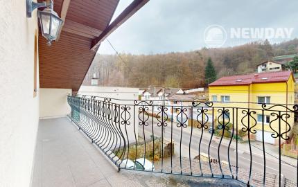 NEWDAY | NA PREDAJ 25-ročný rodinný dom s 2 bytovými jednotkami | 358 m2 úžitková plocha | 420 m2 pozemok | Partizánska - Trenčianske Teplice