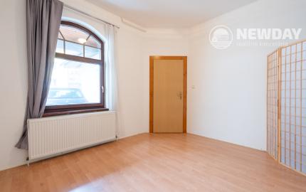 NEWDAY | NA PREDAJ 25-ročný rodinný dom s 2 bytovými jednotkami | 358 m2 úžitková plocha | 420 m2 pozemok | Partizánska - Trenčianske Teplice