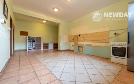 NEWDAY | NA PREDAJ 25-ročný rodinný dom s 2 bytovými jednotkami | 358 m2 úžitková plocha | 420 m2 pozemok | Partizánska - Trenčianske Teplice