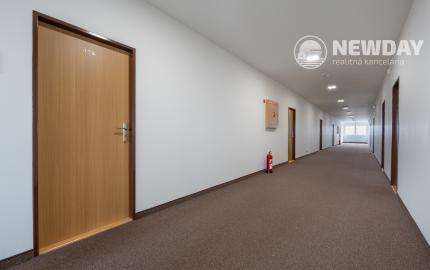 NEWDAY | NA PRENÁJOM kancelárske priestory v budove s recepciou | 18-36 m2 kancelárie | Budova Program® | Brnianska - Trenčín