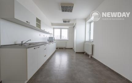 NEWDAY | NA PRENÁJOM kancelárske priestory v budove s recepciou | 18-36 m2 kancelárie | Budova Program® | Brnianska - Trenčín