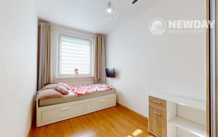 NEWDAY | NA PREDAJ priestranný 4-izbový byt s lodžiou | 90 m² | Dubnica nad Váhom – Centrum II.