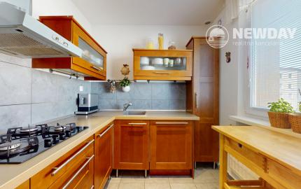 NEWDAY | NA PREDAJ priestranný 4-izbový byt s lodžiou | 90 m² | Dubnica nad Váhom – Centrum II.