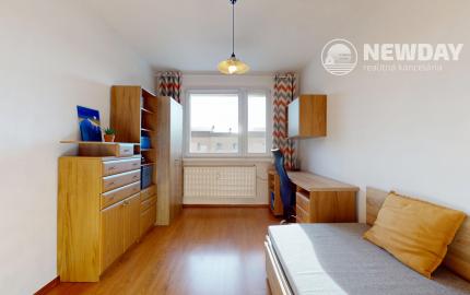 NEWDAY | NA PREDAJ priestranný 4-izbový byt s lodžiou | 90 m² | Dubnica nad Váhom – Centrum II.