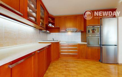 NEWDAY | NA PREDAJ priestranný 4-izbový byt s balkónom | 84 m² | Pezinok – Muškátová