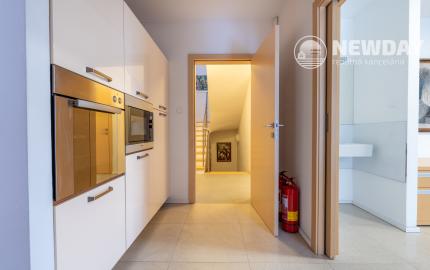 NEWDAY | NA PRENÁJOM moderný reprezentatívny dom na podnikanie | 210 m2 rozloha | 505 m2 pozemok | Bezručova - Trenčín