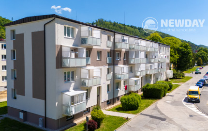 NEWDAY | NA PREDAJ 3-izbový byt | pôvodný stav | SNP – Trenčianske Teplice | 68,5 m2 úžitkovej plochy