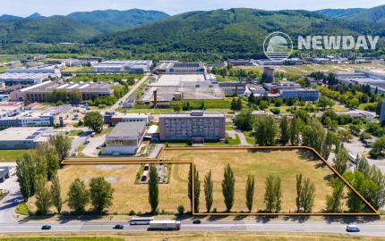 NEWDAY | NA PREDAJ lukratívny stavebný pozemok vedľa hlavného ťahu | občianska vybavenosť, výroba, sklady... | Dubnica nad Váhom | 14 011 m2