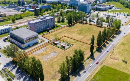 NEWDAY | NA PREDAJ lukratívny stavebný pozemok vedľa hlavného ťahu | občianska vybavenosť, výroba, sklady... | Dubnica nad Váhom | 14 011 m2