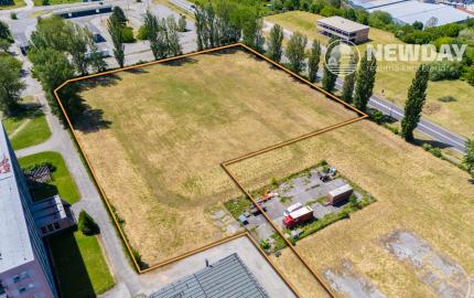 NEWDAY | NA PREDAJ lukratívny stavebný pozemok vedľa hlavného ťahu | občianska vybavenosť, výroba, sklady... | Dubnica nad Váhom | 14 011 m2