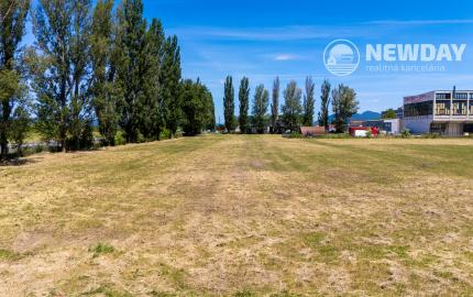 NEWDAY | NA PREDAJ lukratívny stavebný pozemok vedľa hlavného ťahu | občianska vybavenosť, výroba, sklady... | Dubnica nad Váhom | 14 011 m2