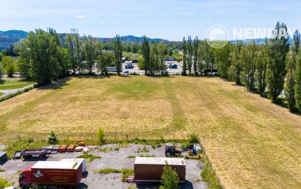 NEWDAY | NA PREDAJ lukratívny stavebný pozemok vedľa hlavného ťahu | občianska vybavenosť, výroba, sklady... | Dubnica nad Váhom | 14 011 m2