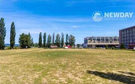 NEWDAY | NA PREDAJ lukratívny stavebný pozemok vedľa hlavného ťahu | občianska vybavenosť, výroba, sklady... | Dubnica nad Váhom | 14 011 m2