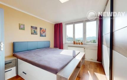 NEWDAY | NA PREDAJ | zrekonštruovaný 3-izbový byt s lodžiou, balkónom a s výhľadom na hrad | Trenčín – Hodžova | úžitková plocha 71 m²