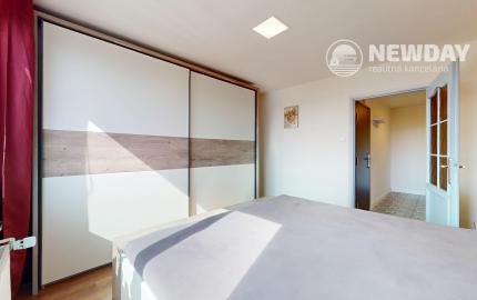 NEWDAY | NA PREDAJ | zrekonštruovaný 3-izbový byt s lodžiou, balkónom a s výhľadom na hrad | Trenčín – Hodžova | úžitková plocha 71 m²