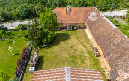 NEWDAY | NA PREDAJ | rekreačný stavebný pozemok (1221 m2) pod Vršatcom s chalupou a plechovým skladom | Horné Dúžavy
