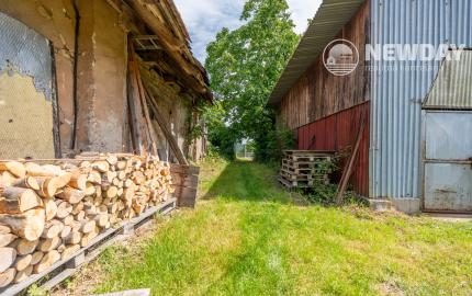 NEWDAY | NA PREDAJ | rekreačný stavebný pozemok (1221 m2) pod Vršatcom s chalupou a plechovým skladom | Horné Dúžavy