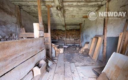 NEWDAY | NA PREDAJ | rekreačný stavebný pozemok (1221 m2) pod Vršatcom s chalupou a plechovým skladom | Horné Dúžavy