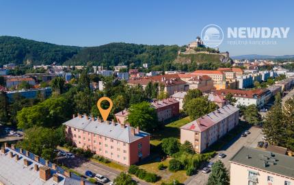 NEWDAY | NA PREDAJ 2-izbový byt | pôvodný stav | Hurbanova – Trenčín | 59 m2