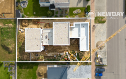 NA PREDAJ 5-izbový poschodový byt (131 m2) + záhrada (250 m2) + pivnica + 2 park. miesta, Dubová ul. - N. Dubnica