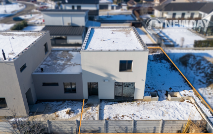 NA PREDAJ 5-izbový poschodový byt (131 m2) + záhrada (250 m2) + pivnica + 2 park. miesta, Dubová ul. - N. Dubnica