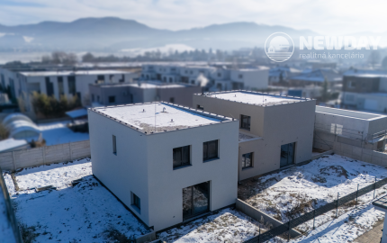 NA PREDAJ 5-izbový poschodový byt (131 m2) + záhrada (250 m2) + pivnica + 2 park. miesta, Dubová ul. - N. Dubnica