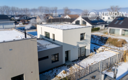 NA PREDAJ 5-izbový poschodový byt (131 m2) + záhrada (250 m2) + pivnica + 2 park. miesta, Dubová ul. - N. Dubnica